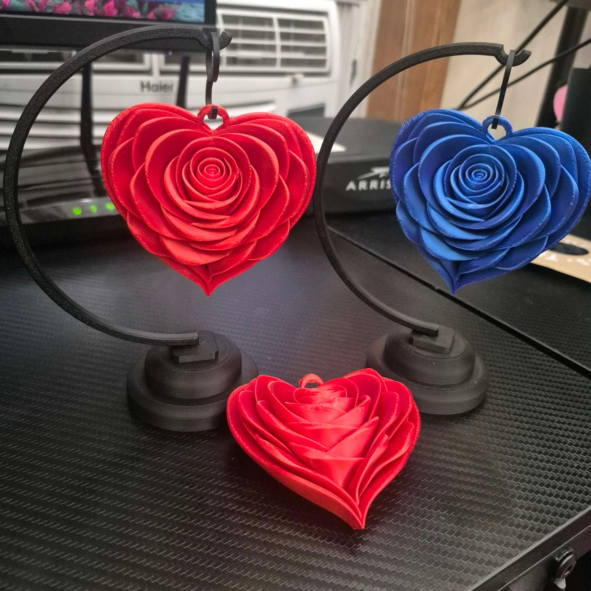 Ruža U Obliku Srca Sa Postoljem - Dekoracija, slika 2