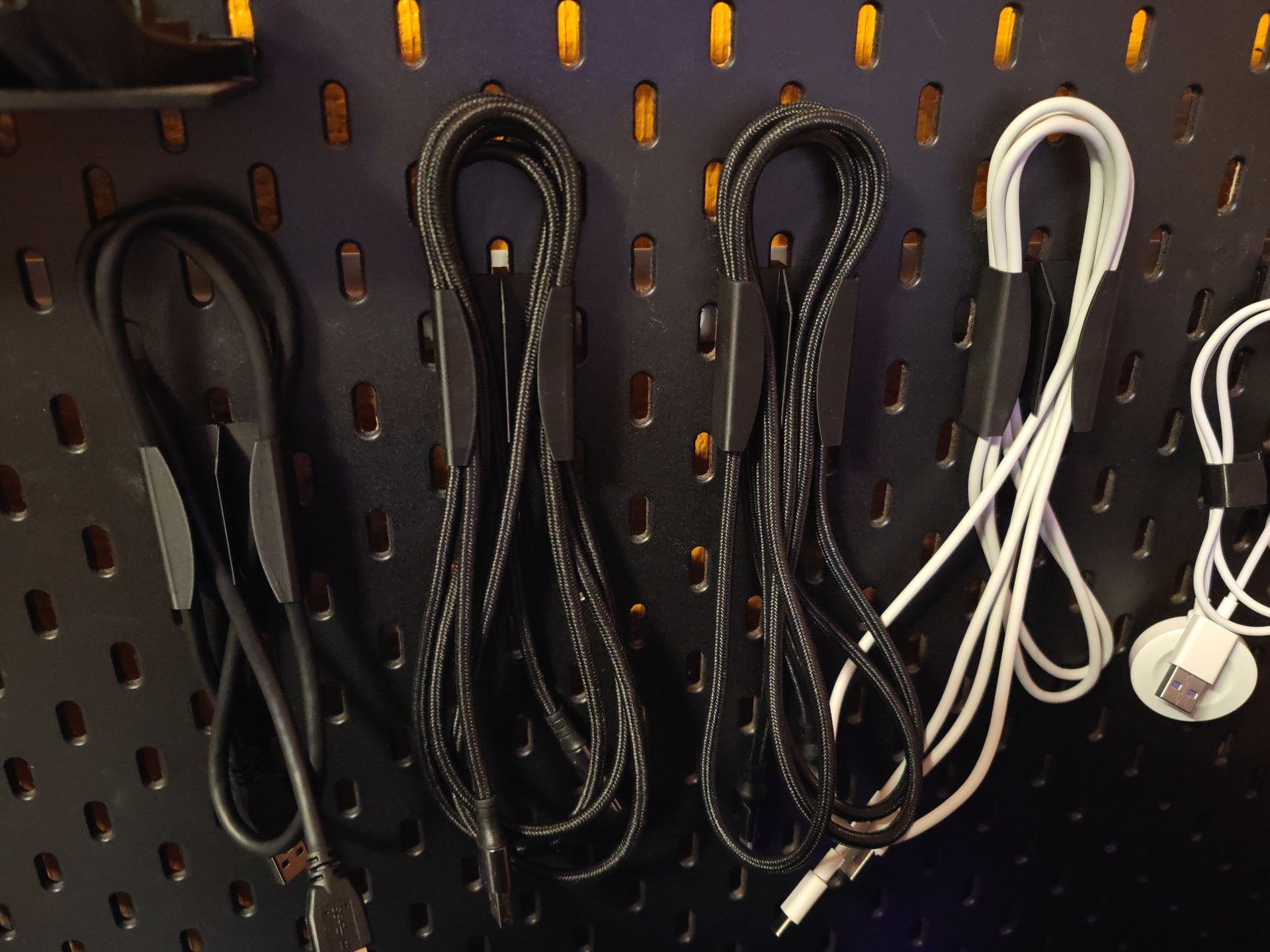 IKEA SKADIS Držač USB Kablova Nilo - Organizacija kablova, slika 3